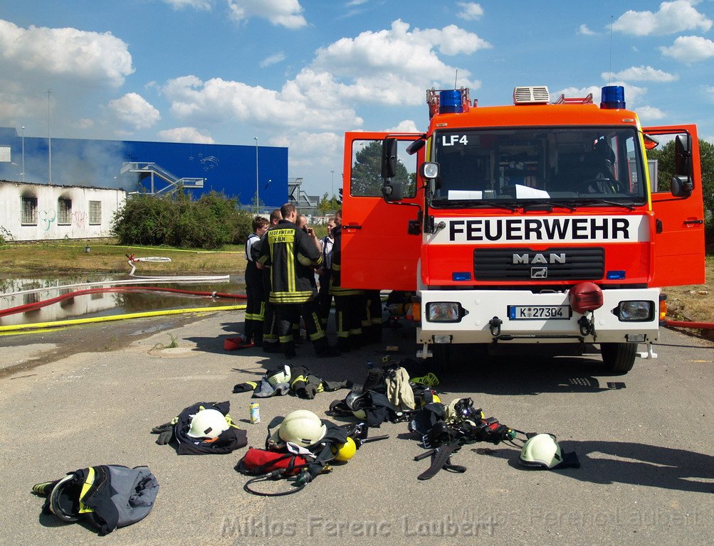 Feuer Koeln Ossendorf Butzweiler Hof neben IKEA P087.JPG